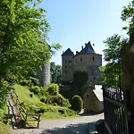 Semesterbostad Spacious Durbuy Group Stay