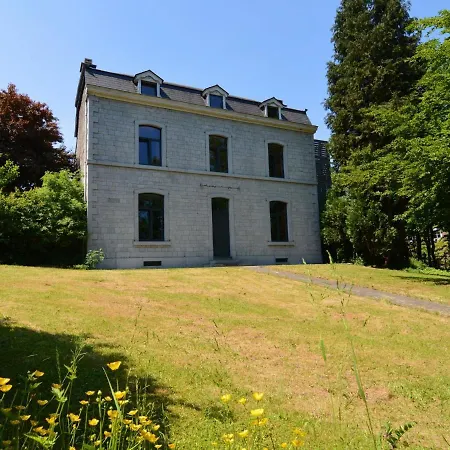 Hébergement de vacances Lavish In With Garden *